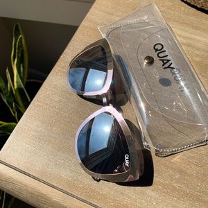 Quay sunglasses + case